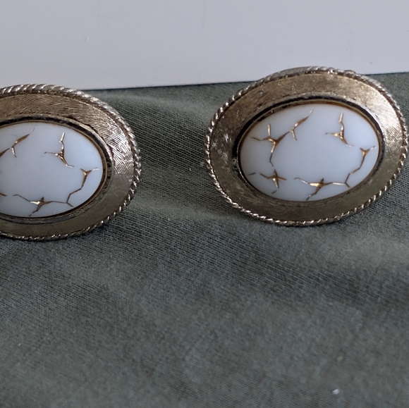 Vintage Dante White & Gold Cufflink Set. White Marbled Oval Stone Cufflinks - Picture 7 of 9